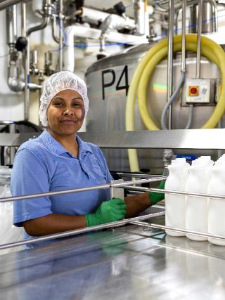 darey-brands-team-employee-machine-3x4